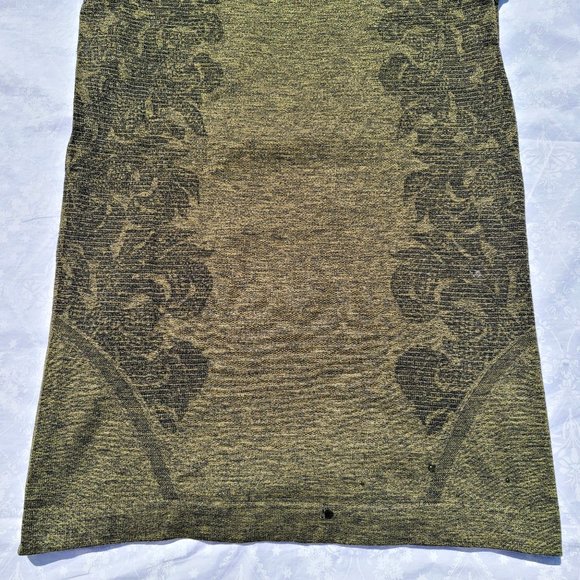 Lululemon Swiftly Tech Short Sleeve Crew - Black / Brave Olive - Size 4 - Picture 10 of 16